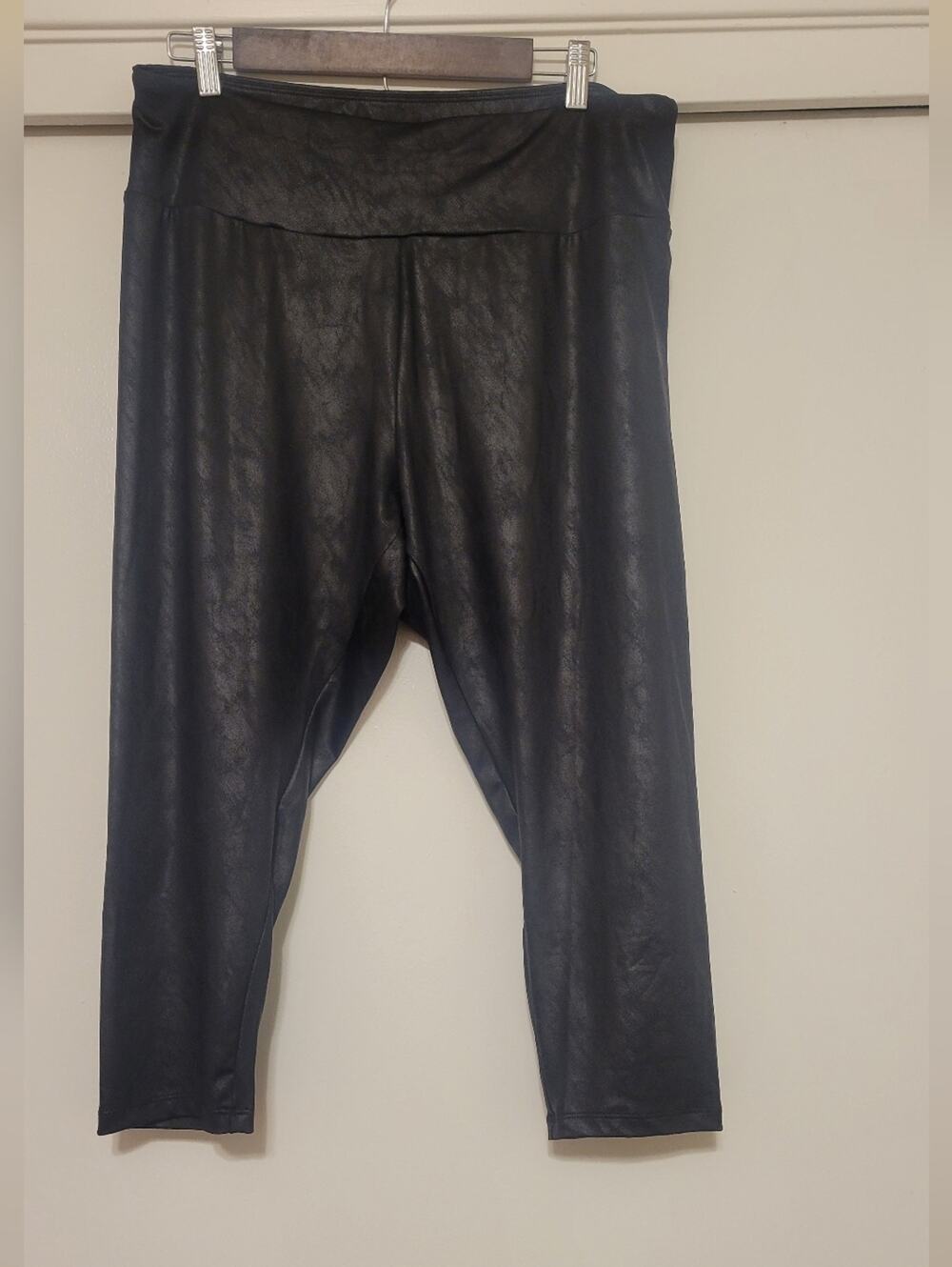 Ava & Viv Faux Leather Leggings Womens 1X Black Cropped Stretch Pull On
